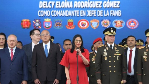 Tổng thống lâm thời Venezuela nhận được lời thề trung thành từ quân đội và cảnh sát, Mỹ mong Caracas trở về vị thế 'đồng minh rất mạnh'