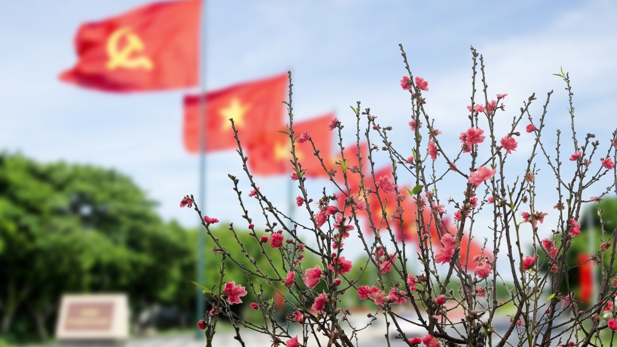 Xuân về theo cờ Đảng