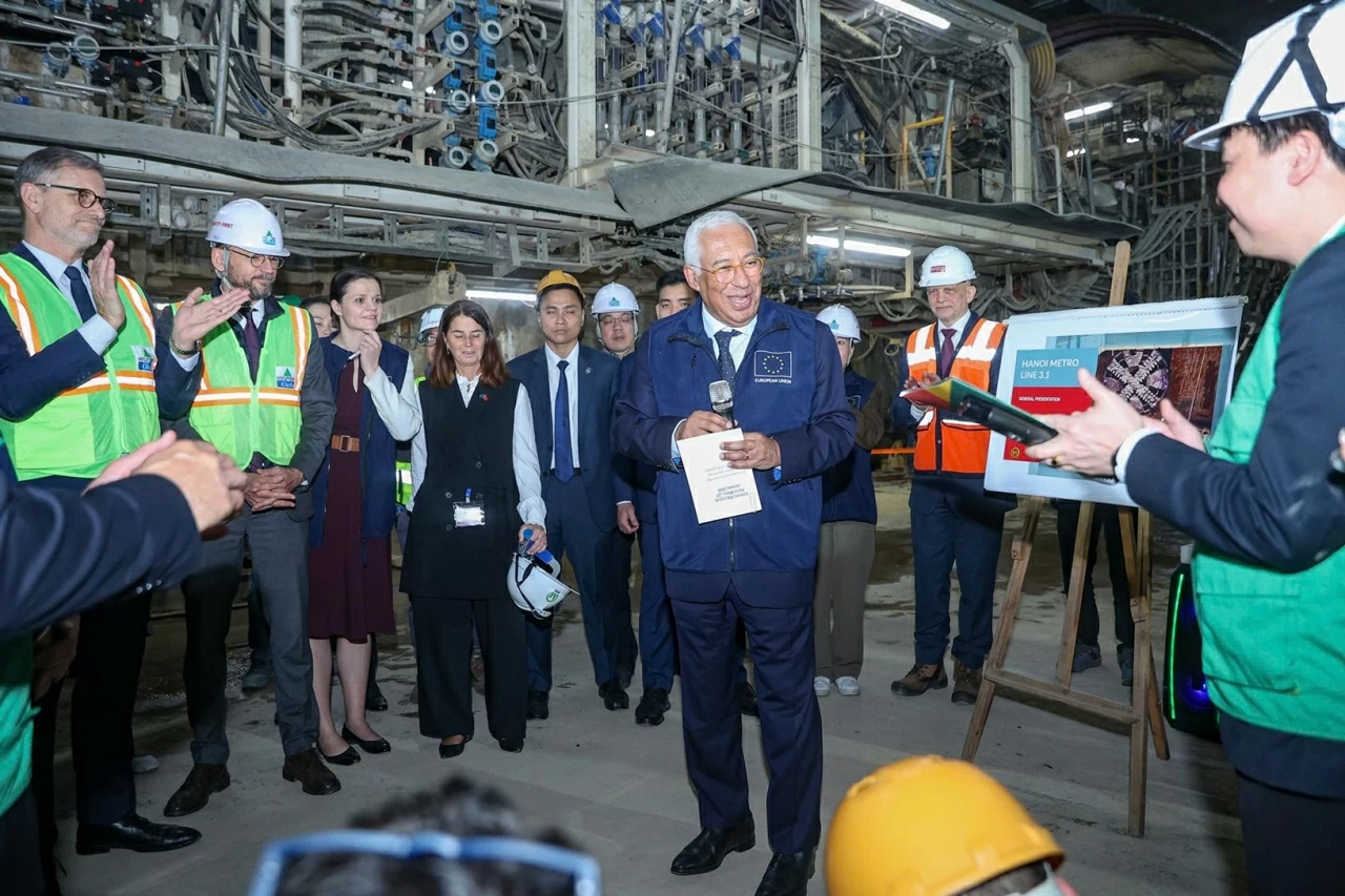 Trước đó, Chủ tịch Hội đồng châu Âu António Costa Dự án Metro tuyến số 3. (Ảnh: Thành Long)