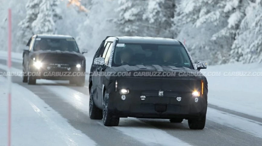 Điểm thay đổi dễ nhận thấy nhất trên Hyundai Santa Fe 2027 nằm ở khu vực đầu xe. 