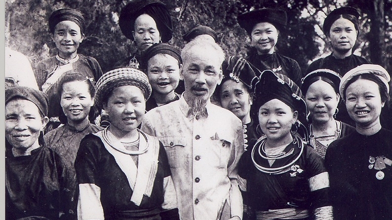 Các dân tộc bình đẳng, đoàn kết, giúp đỡ nhau cùng phát triển