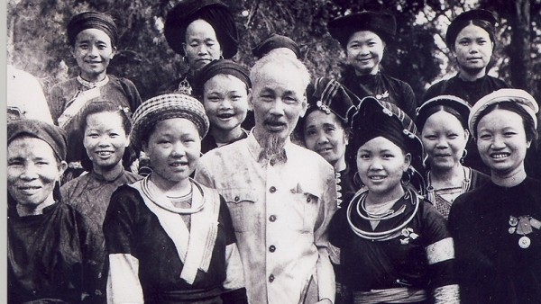 Các dân tộc bình đẳng, đoàn kết, giúp đỡ nhau cùng phát triển