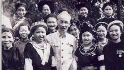 Các dân tộc bình đẳng, đoàn kết, giúp đỡ nhau cùng phát triển