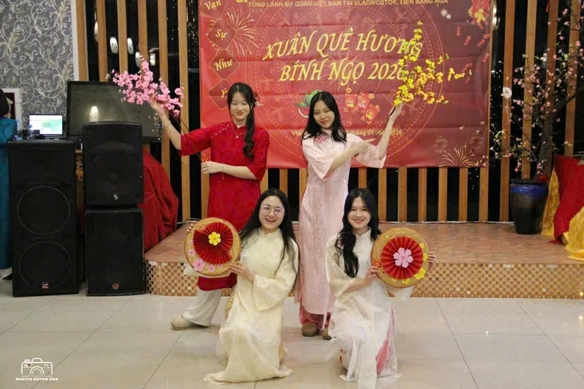 Cộng đồng người Việt tại Viễn Đông chúc mừng thành công Đại hội Đảng XIV, hướng về Tết cổ truyền ở quê hương Lan tỏa thành công của Đại hội Đảng XIV tới cộng đồng người Việt vùng Viễn Đông, hướng về Tết cổ truyền Bính Ngọ 2026