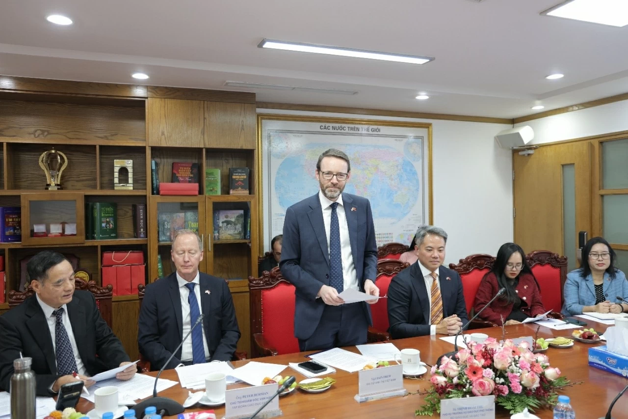 Nhà xuất bản Giáo dục Việt Nam bắt tay hợp tác với Tập đoàn Efekta Education (Vương quốc Anh) Nhà xuất bản Giáo dục Việt Nam bắt tay hợp tác với Tập đoàn Efekta Education (Vương quốc Anh)