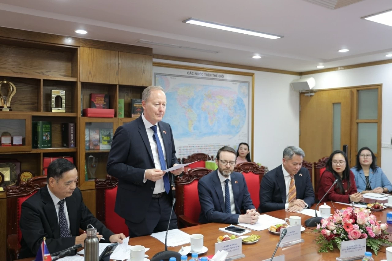 Nhà xuất bản Giáo dục Việt Nam bắt tay hợp tác với Tập đoàn Efekta Education (Vương quốc Anh)