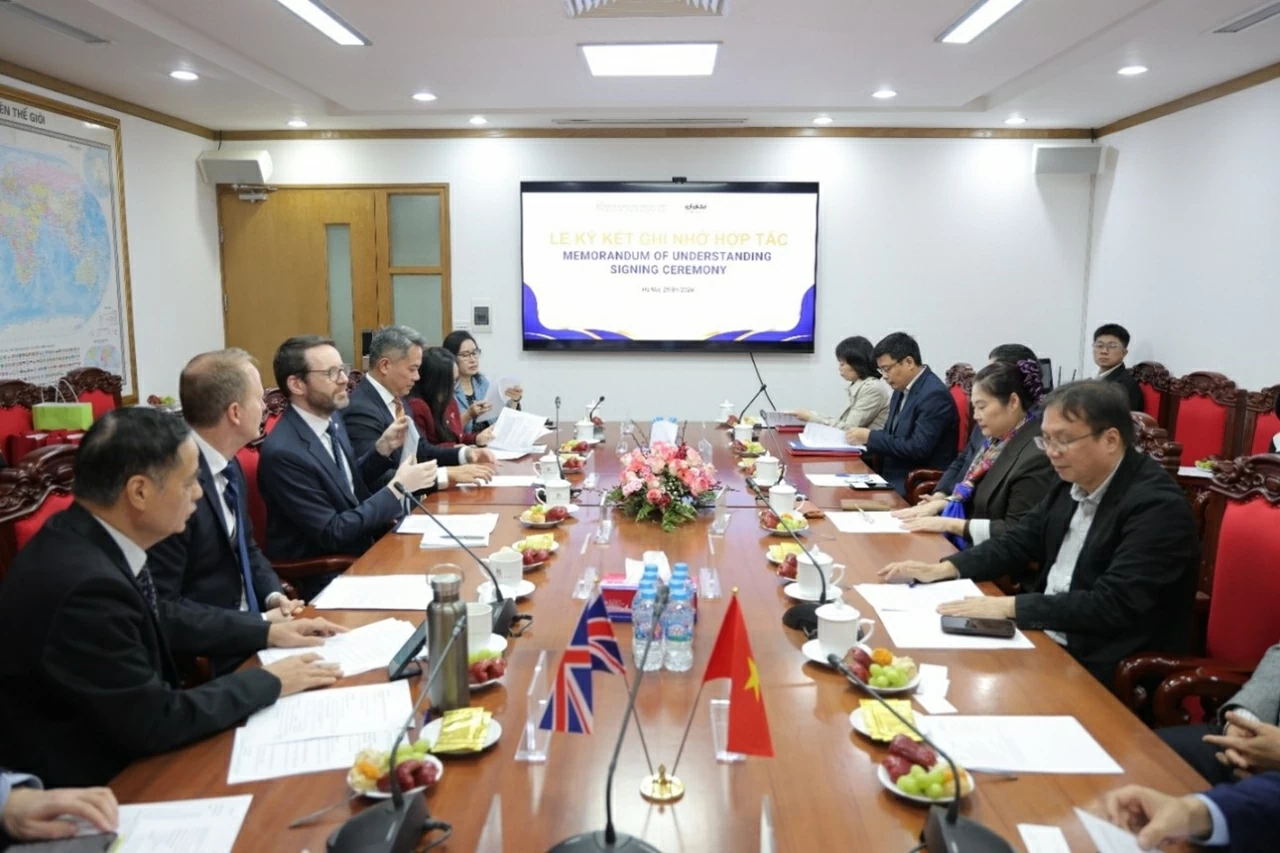 Nhà xuất bản Giáo dục Việt Nam bắt tay hợp tác với Tập đoàn Efekta Education (Vương quốc Anh) Nhà xuất bản Giáo dục Việt Nam bắt tay hợp tác với Tập đoàn Efekta Education (Vương quốc Anh)