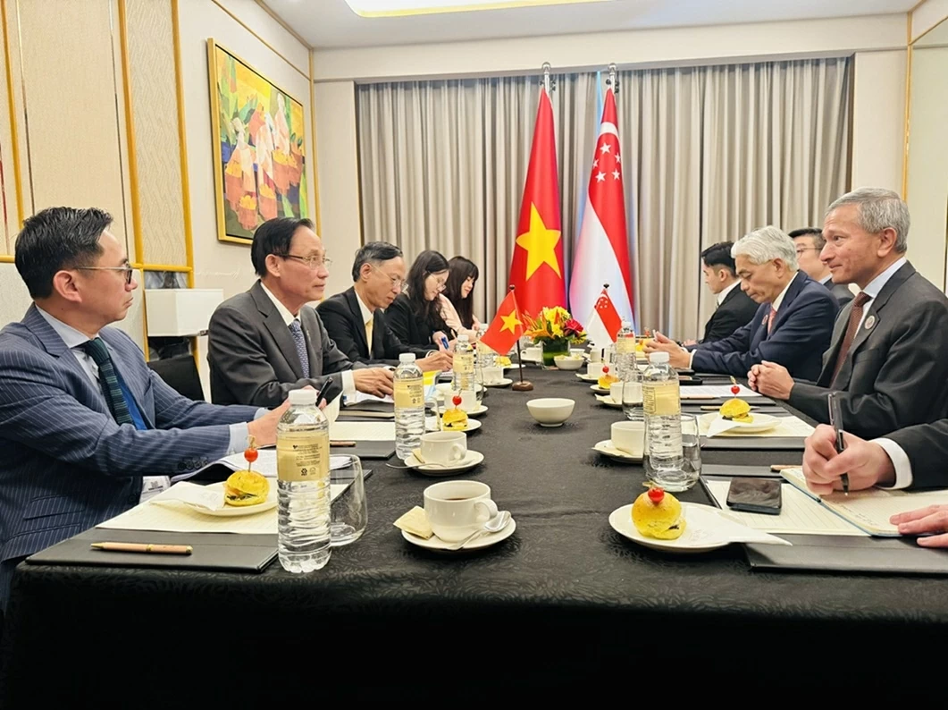 ASEAN là ưu tiên hàng đầu trong chính sách đối ngoại của Việt Nam, cam kết cùng xây dựng Cộng đồng đoàn kết và vững mạnh ASEAN là ưu tiên hàng đầu trong chính sách đối ngoại của Việt Nam, cam kết cùng xây dựng Cộng đồng đoàn kết và vững mạnh