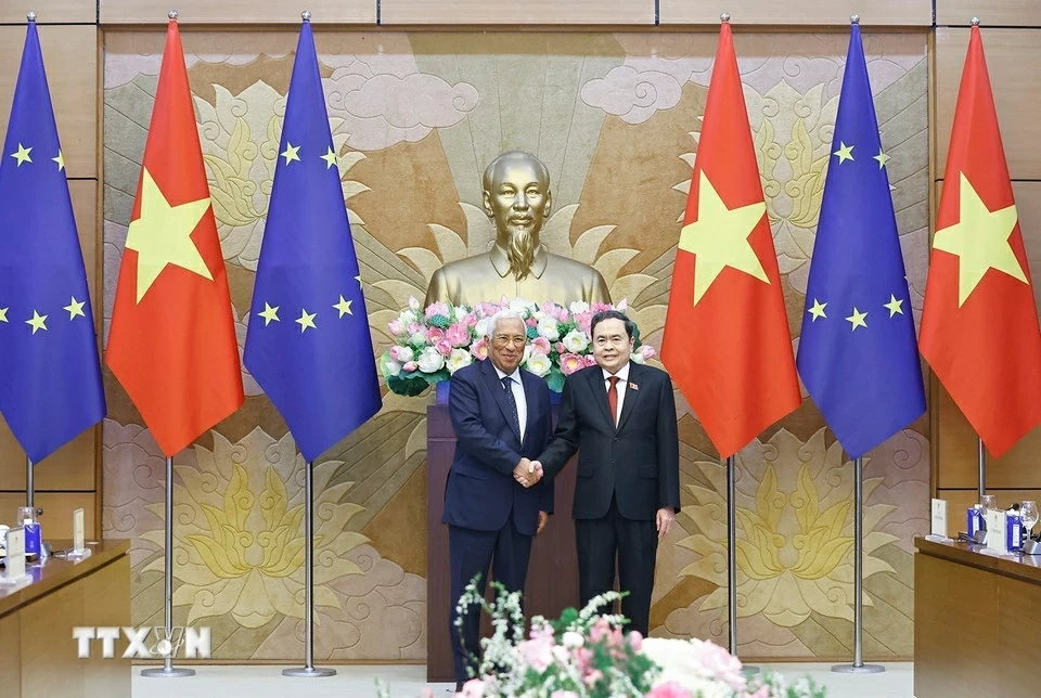 Việt Nam luôn coi EU là đối tác quan trọng trong tiến trình hội nhập và phát triển đất nước Việt Nam luôn coi EU là đối tác quan trọng trong tiến trình hội nhập và phát triển đất nước