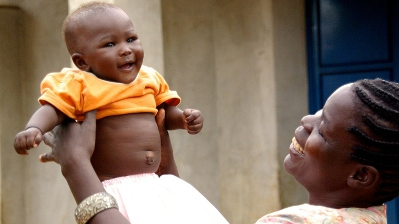 Hỗ trợ chăm nom cháu giúp người già có trí nhớ và kỹ năng ngôn ngữ tốt hơn đáng kể