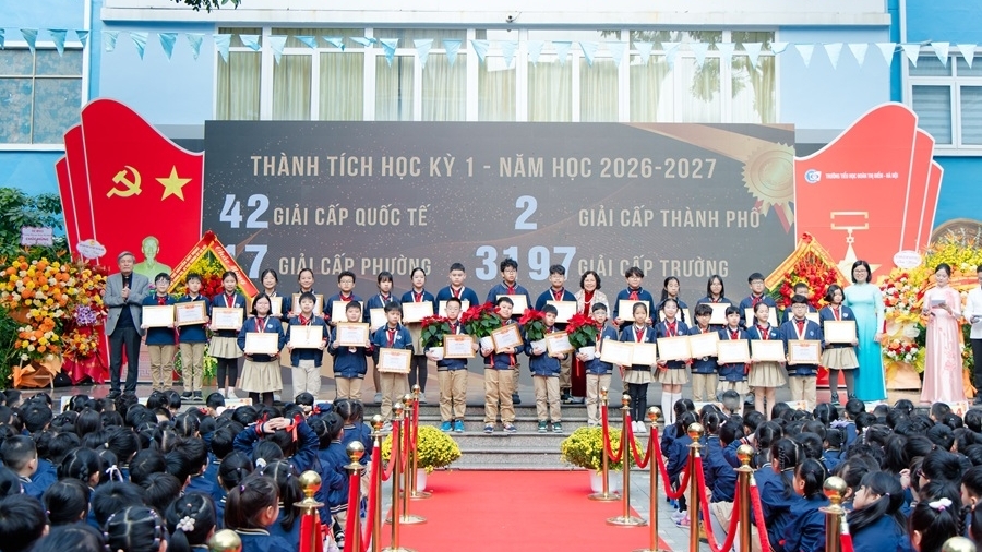 Trường Tiểu học Đoàn Thị Điểm được nhận danh hiệu Anh hùng lao động