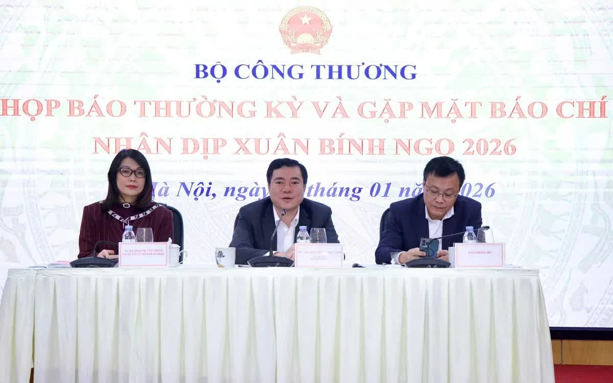 Năm 2025, tổng kim ngạch xuất nhập khẩu của Việt Nam lần đầu tiên vượt mốc 900 tỷ USD