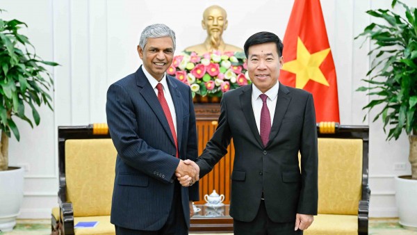 Deputy Foreign Minister Nguyen Manh Cuong welcomes Indian Secretary Shri Periasamy Kumaran