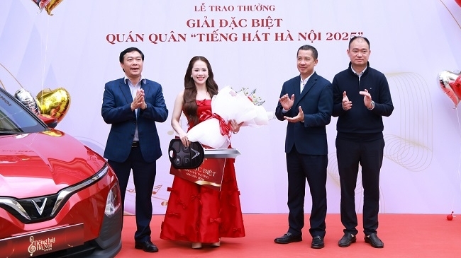 Trao giải Đặc biệt cho Quán quân cuộc thi 'Tiếng hát Hà Nội 2025' Đào Lê Phương Chi