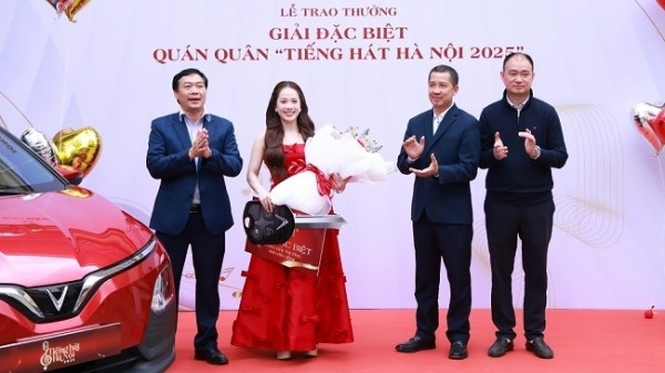 Trao giải Đặc biệt cho Quán quân cuộc thi 'Tiếng hát Hà Nội 2025' Đào Lê Phương Chi