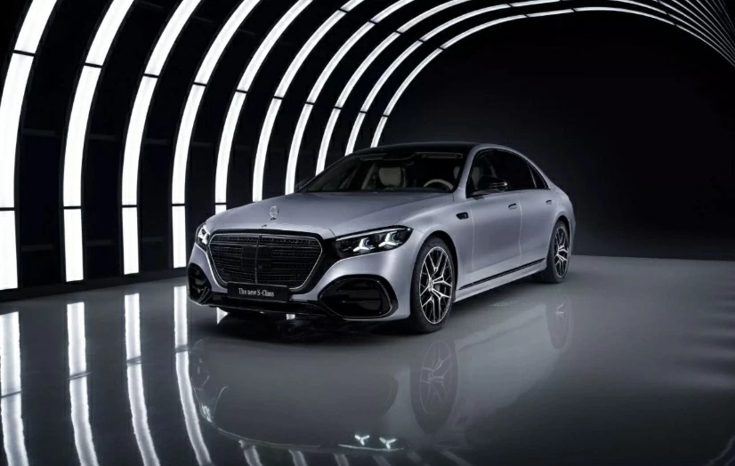 Điểm nổi bật nhất của S-Class 2027 chính là lưới tản nhiệt cỡ lớn, được tăng diện tích thêm 20%. Điểm nổi bật nhất của S-Class 2027 chính là lưới tản nhiệt cỡ lớn, được tăng diện tích thêm 20%.