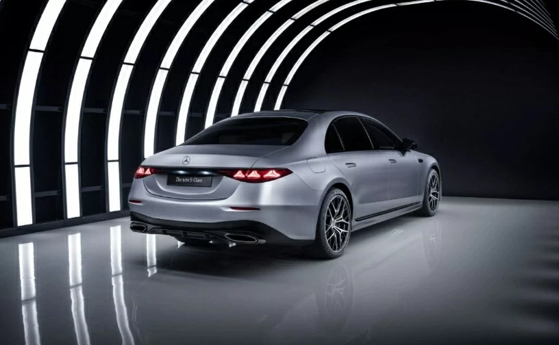 Hãng xe Đức còn bổ sung các phiên bản plug-in hybrid S 450 e và S 580 e.