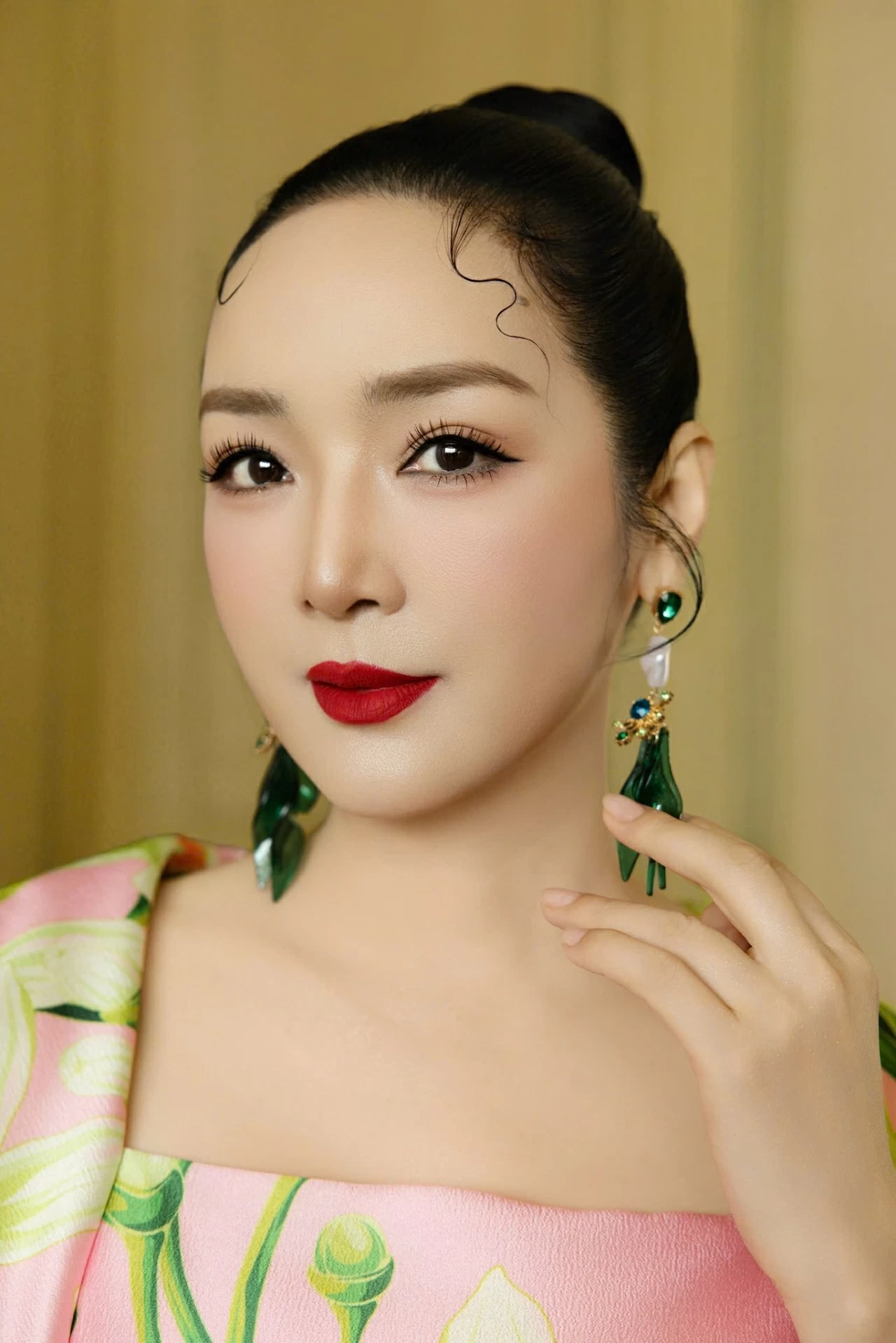 Ngắm nhan sắc 'không tuổi' của Hoa hậu Giáng My