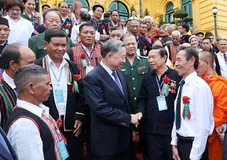 Phát huy vai trò người có uy tín tại cơ sở: Cầu nối thúc đẩy quyền con người trong kỷ nguyên mới Phát huy vai trò người có uy tín tại cơ sở: Cầu nối thúc đẩy quyền con người trong kỷ nguyên mới