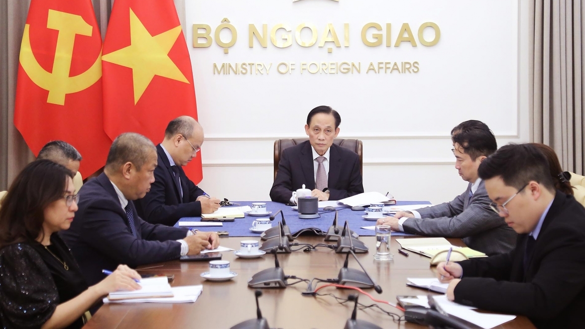 Ủy viên Bộ Chính trị, Bộ trưởng Ngoại giao Lê Hoài Trung điện đàm với Bộ trưởng Ngoại giao Venezuela Yván Gil Pinto