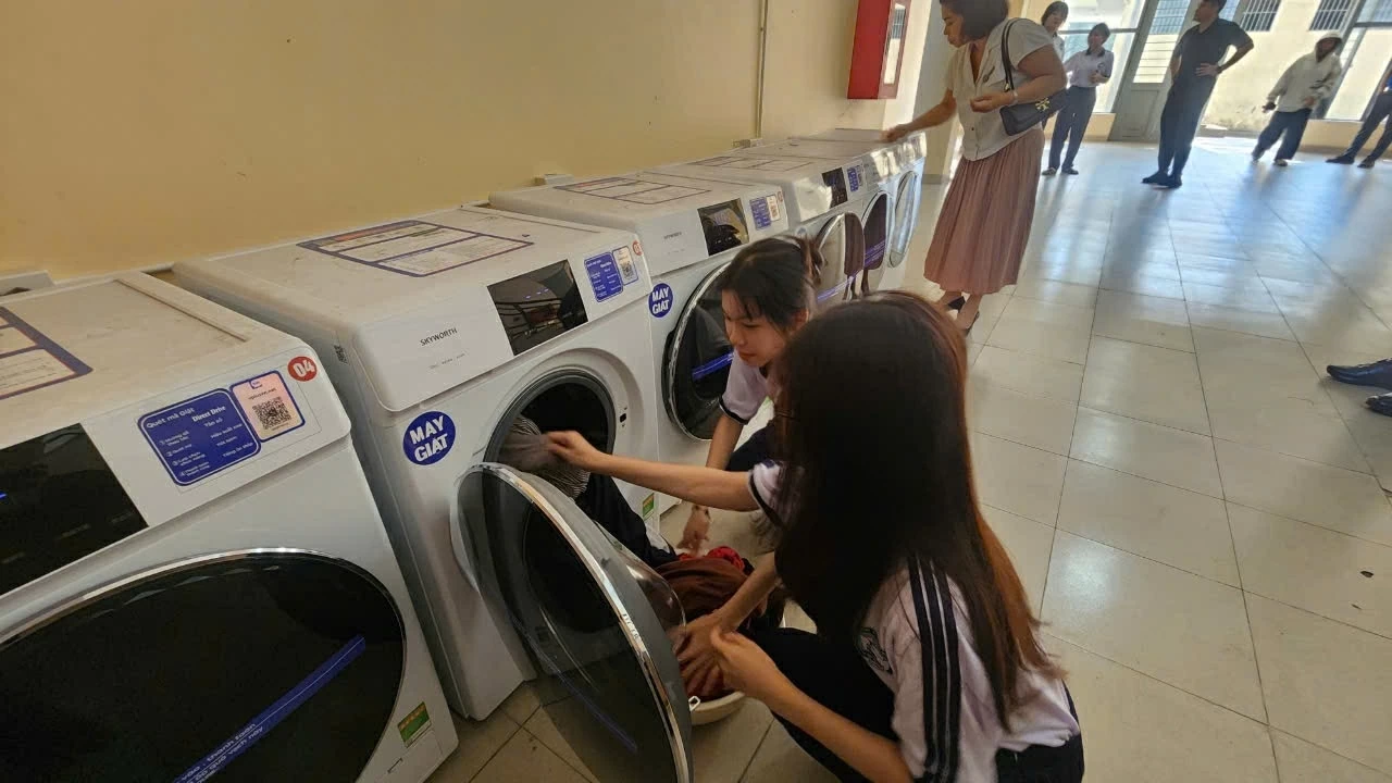 VPlus Việt Nam đưa hệ thống máy giặt tiện ích đến các trường đại học