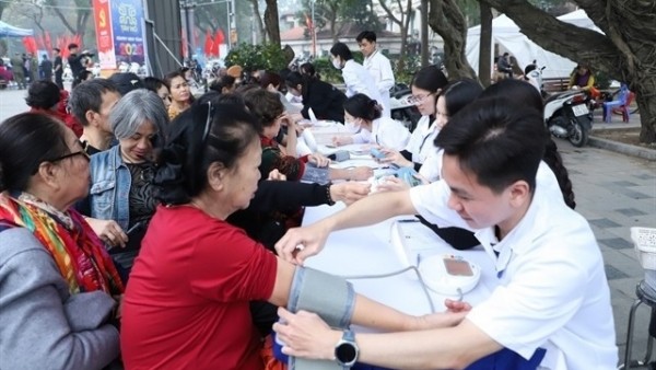 Over 1,000 elderly citizens in Hanoi benefit from free health screenings