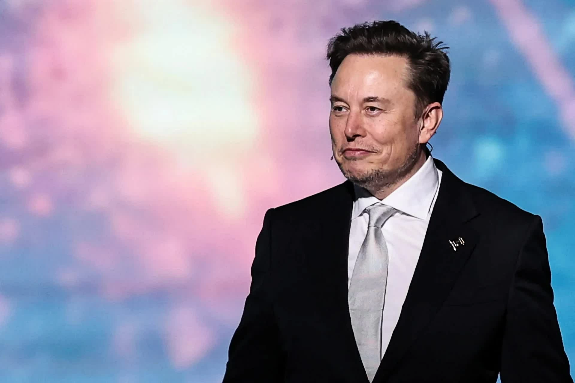 Tỷ phú Elon Musk cân nhắc thực hiện 'siêu sáp nhập' chưa từng có tiền lệ