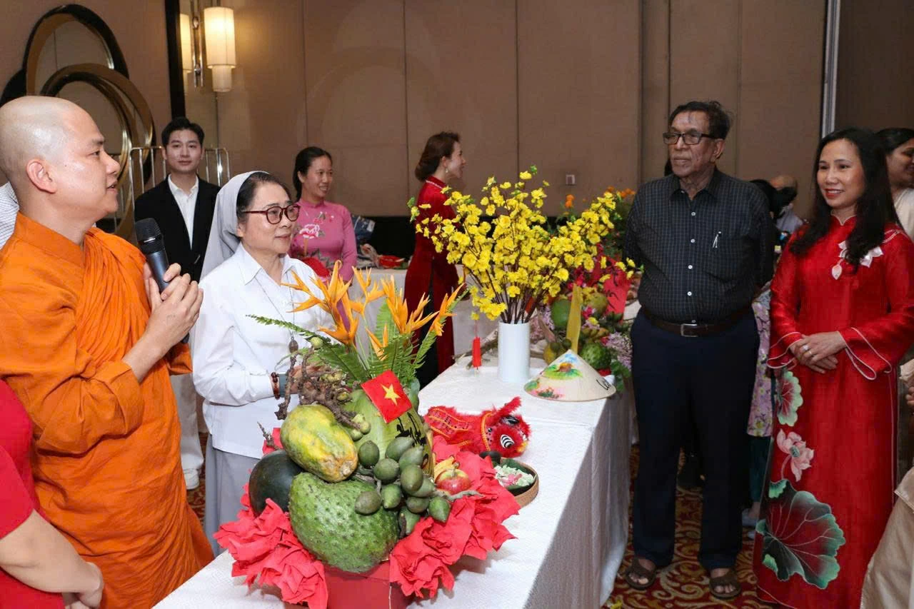 chương trình Tết Cộng đồng năm nay là việc tái hiện đa dạng các nét truyền thống Tết Việt tại Colombo. (Nguồn: ĐSQ Việt Nam tại Sri Lanka) chương trình Tết Cộng đồng năm nay là việc tái hiện đa dạng các nét truyền thống Tết Việt tại Colombo. (Nguồn: ĐSQ Việt Nam tại Sri Lanka)