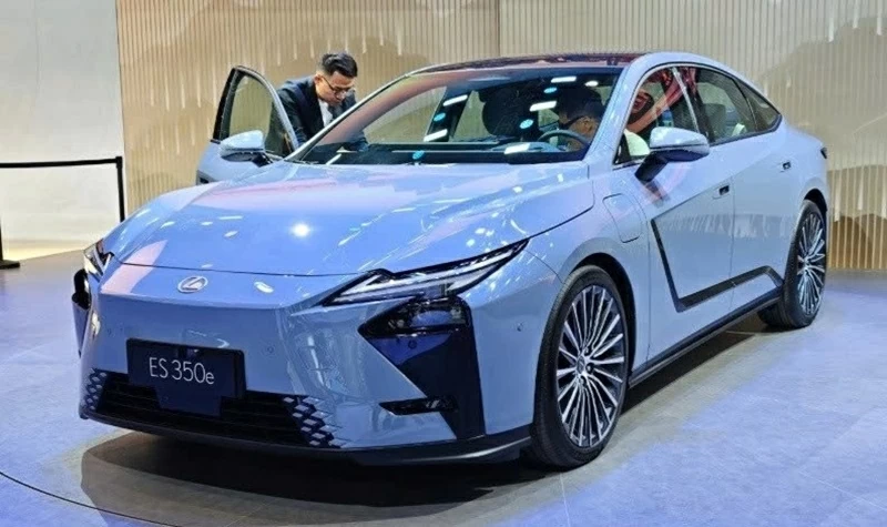 Sedan hạng sang Lexus ES 2026 nhận đặt cọc tại Việt Nam.