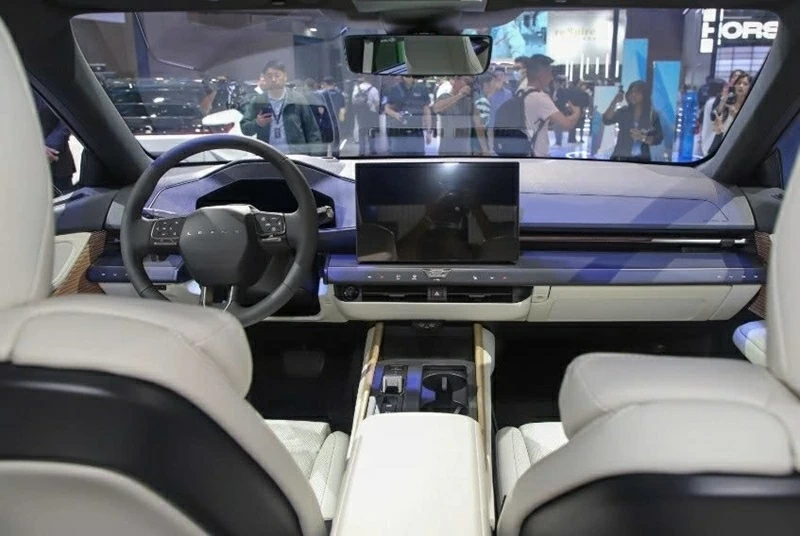 Thiết kế của Lexus ES 2026 được xây dựng trên ngôn ngữ tạo hình thế hệ mới. Thiết kế của Lexus ES 2026 được xây dựng trên ngôn ngữ tạo hình thế hệ mới.