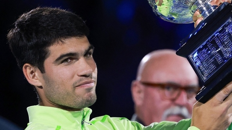 Hạ đo ván Novak Djokovic, Carlos Alcaraz làm nên lịch sử tại Australian Open 2026