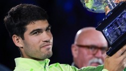 Hạ đo ván Novak Djokovic, Carlos Alcaraz làm nên lịch sử tại Australian Open 2026