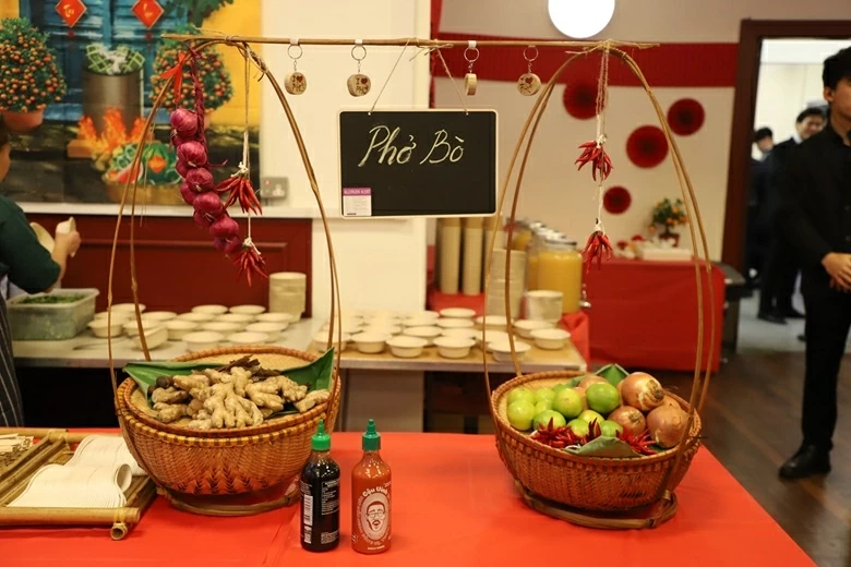 Cộng đồng người Việt Nam tại Anh gặp mặt đầu Xuân Bính Ngọ 2026 Cộng đồng người Việt Nam tại Anh gặp mặt đầu Xuân Bính Ngọ 2026 