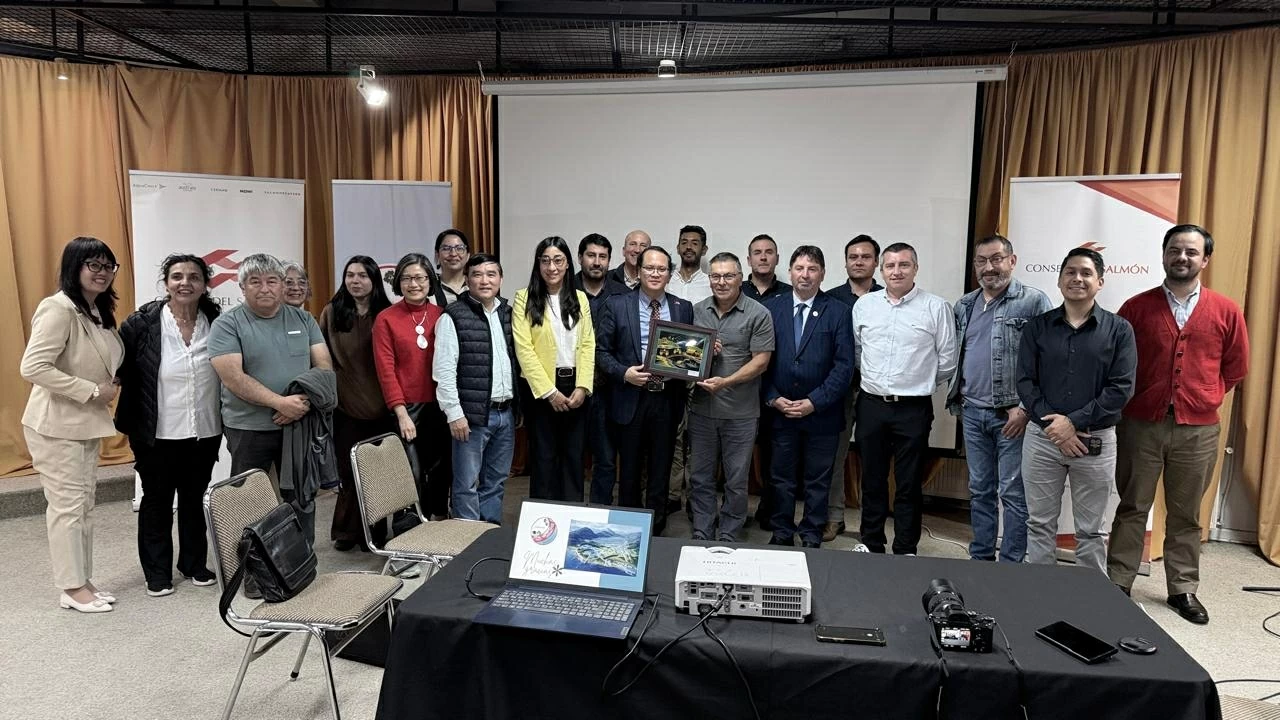 Từ Santiago tới Patagonia: Đại sứ Việt Nam mở rộng hợp tác tại vùng cá hồi Chile