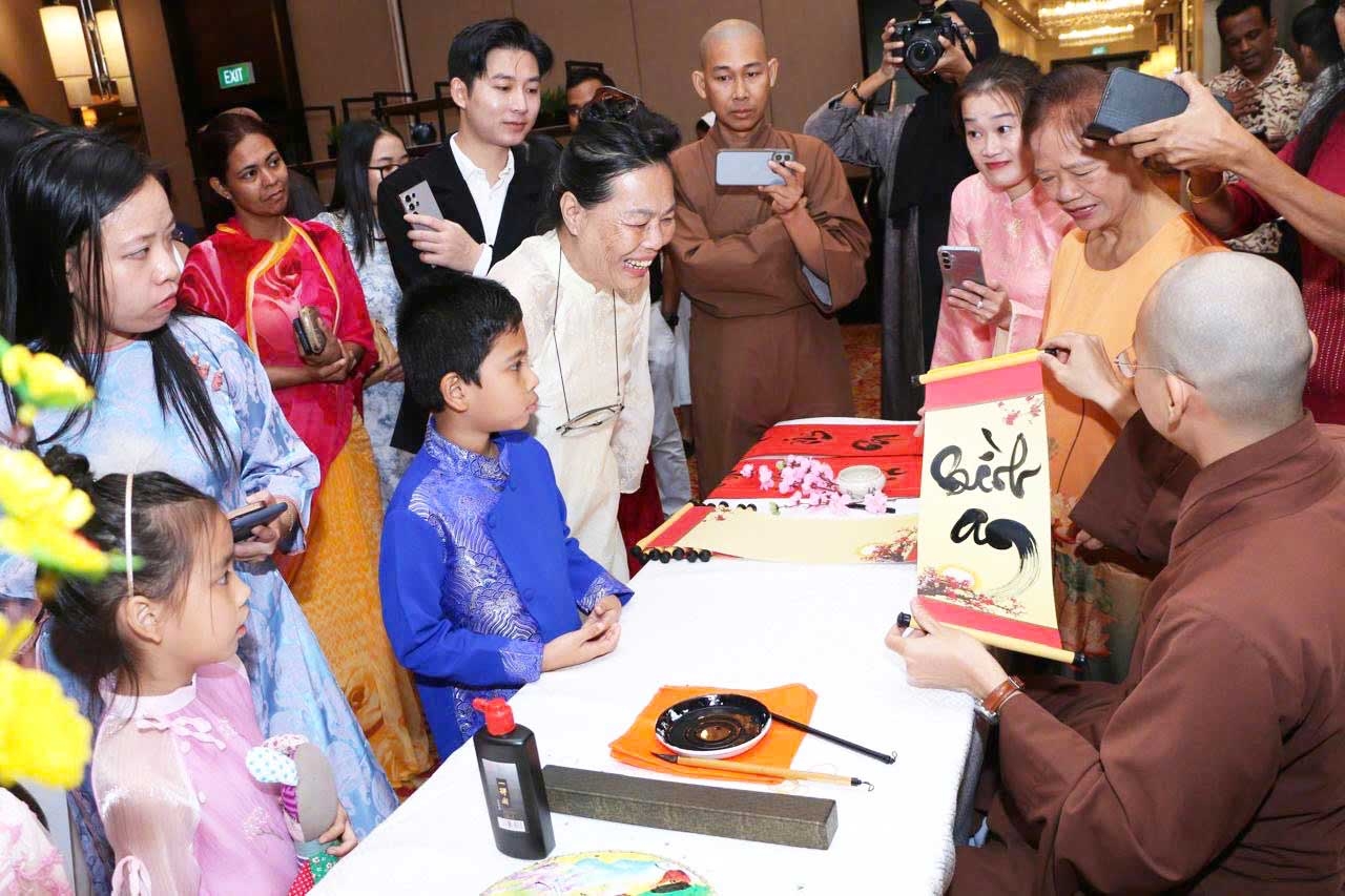 Tết Cộng đồng Việt Nam tại Sri Lanka: Đậm hương vị Xuân quê nhà giữa lòng Colombo Tết Cộng đồng Việt Nam tại Sri Lanka: Đậm hương vị Xuân quê nhà giữa lòng Colombo