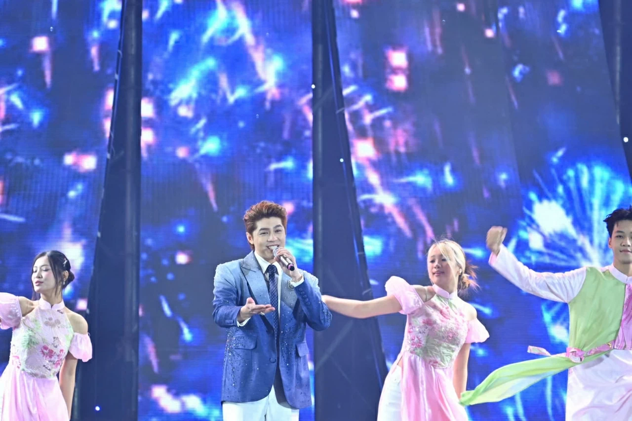 Một số tiết mục văn nghệ tại buổi Lễ. (Ảnh: Thành Long) Một số tiết mục văn nghệ tại buổi Lễ. (Ảnh: Thành Long)