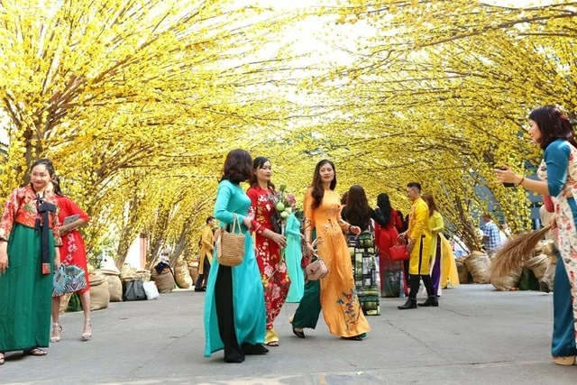 Khi Tết không ngắn lại, chỉ là con người chưa kịp dừng Khi Tết không ngắn lại, chỉ là con người chưa kịp dừng