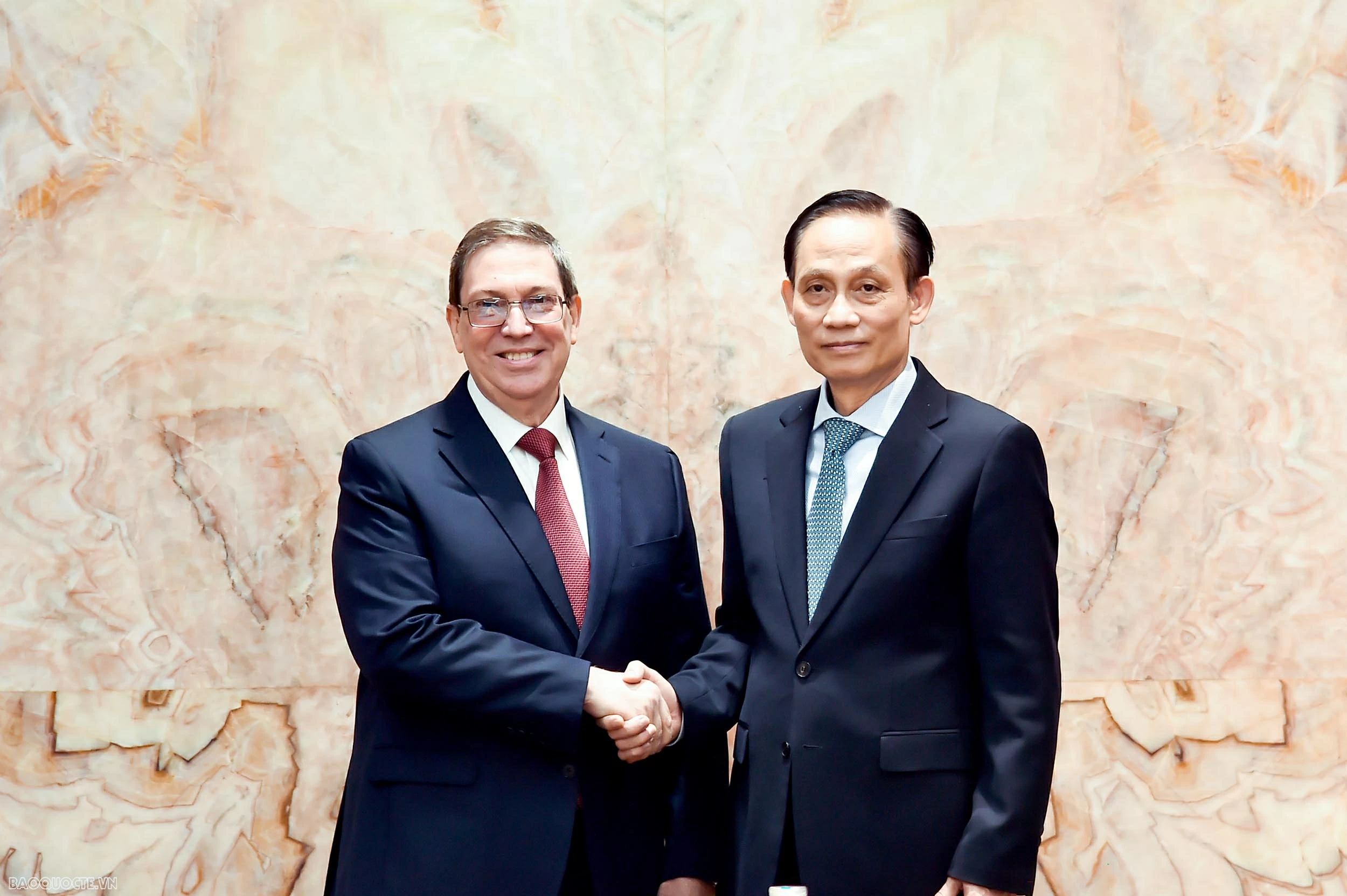 Bộ trưởng Ngoại giao Lê Hoài Trung hội đàm với Đặc phái viên Đảng Cộng sản, Nhà nước Cuba