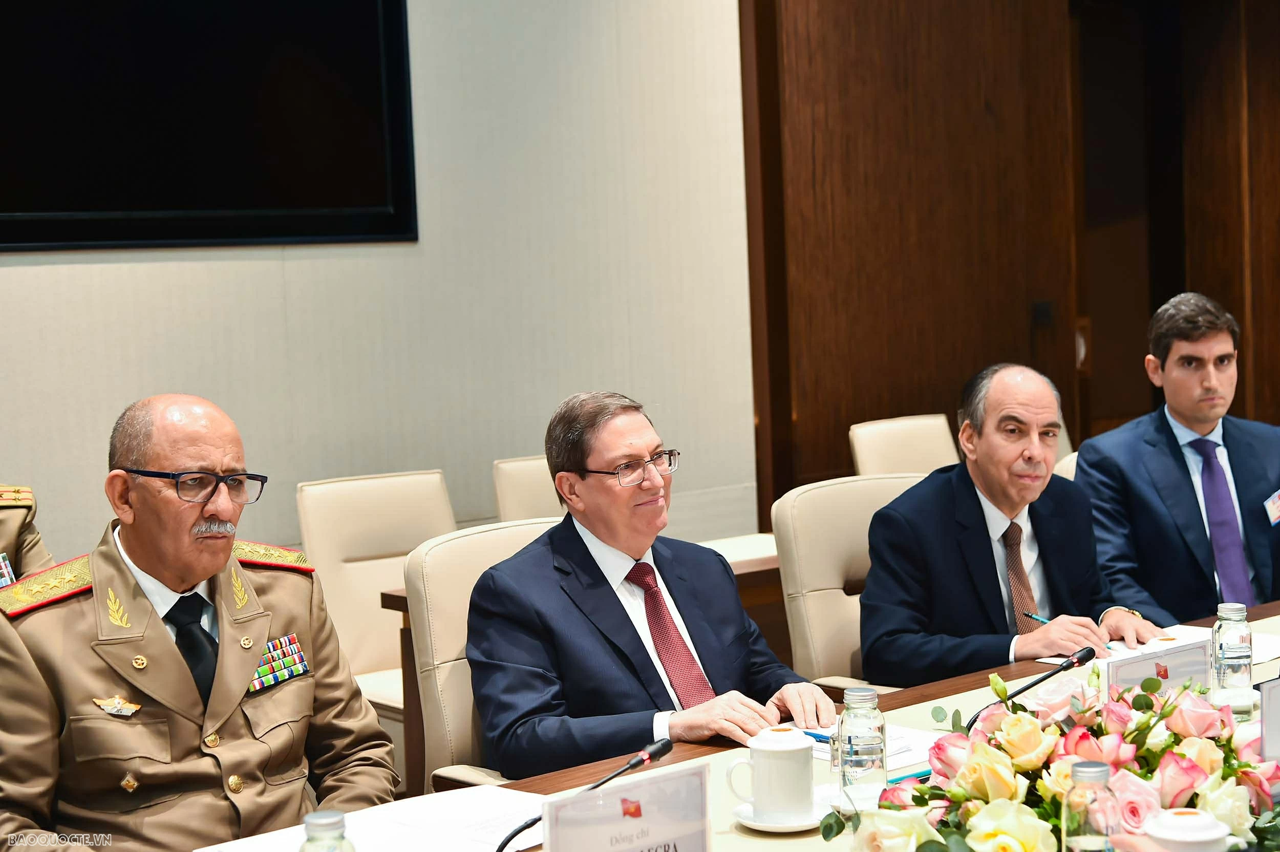 Bộ trưởng Ngoại giao Lê Hoài Trung hội đàm với Đặc phái viên Đảng, Nhà nước Cuba. Bộ trưởng Ngoại giao Lê Hoài Trung hội đàm với Đặc phái viên Đảng Cộng sản, Nhà nước Cuba