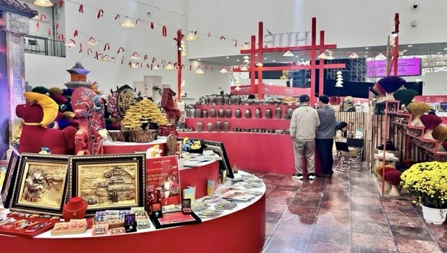 Không gian trưng bày bên trong của gian hàng