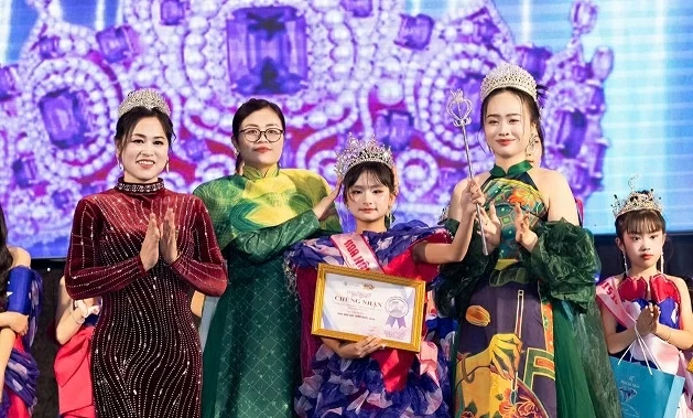 Nguyễn Minh Thư đăng quang Hoa hậu Nhí toàn quốc 2026 Nguyễn Minh Thư đăng quang Hoa hậu Nhí toàn quốc 2026