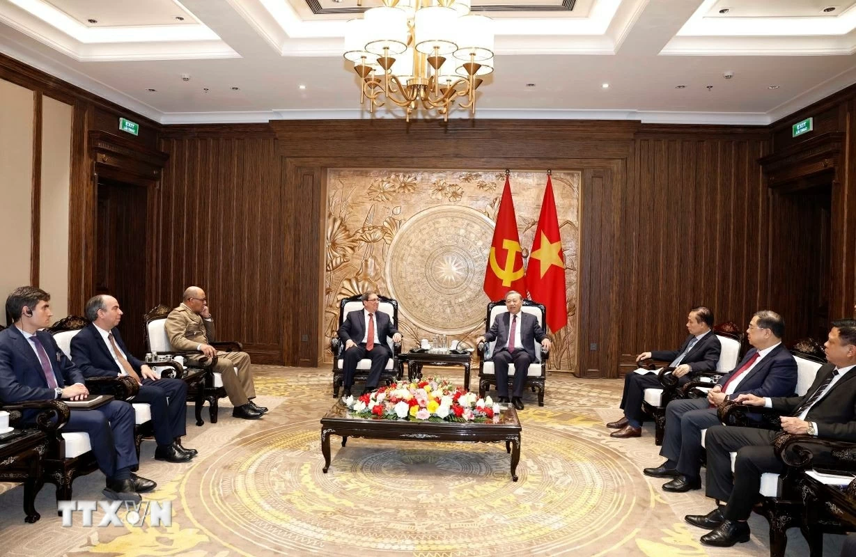 Tổng Bí thư Tô Lâm tiếp thân mật đồng chí Bruno Rodríguez Parrilla, Đặc phái viên Đảng Cộng sản Cuba, Nhà nước Cộng hòa Cuba, Ủy viên Bộ Chính trị, Bộ trưởng Ngoại giao Cuba. (Ảnh: Thống Nhất/TTXVN) Tổng Bí thư Tô Lâm tiếp thân mật đồng chí Bruno Rodríguez Parrilla, Đặc phái viên Đảng Cộng sản Cuba, Nhà nước Cộng hòa Cuba, Ủy viên Bộ Chính trị, Bộ trưởng Ngoại giao Cuba. (Ảnh: Thống Nhất/TTXVN)