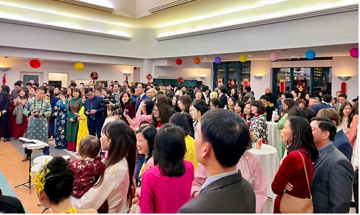 Đông đảo cộng đồng người Việt, bạn Mỹ và quốc tế tại New York và vùng phụ cận đến dự Tết Cộng đồng – Xuân Quê hương 2026. Đông đảo cộng đồng người Việt, bạn Mỹ và quốc tế tại New York và vùng phụ cận đến dự Tết Cộng đồng – Xuân Quê hương 2026.