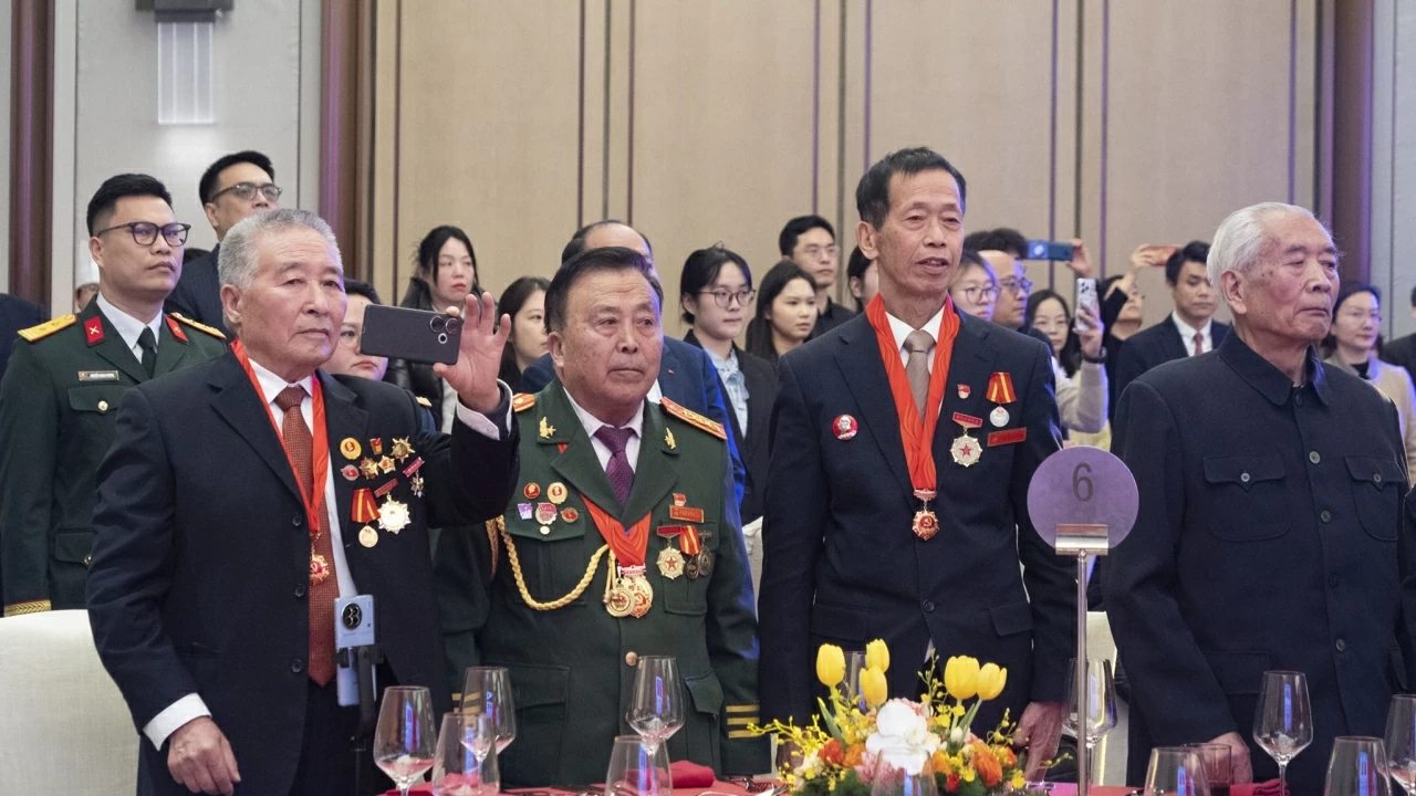 Trang trọng kỷ niệm 76 năm ngày thiết lập quan hệ ngoại giao Việt Nam-Trung Quốc Trang trọng kỷ niệm 76 năm ngày thiết lập quan hệ ngoại giao Việt Nam-Trung Quốc