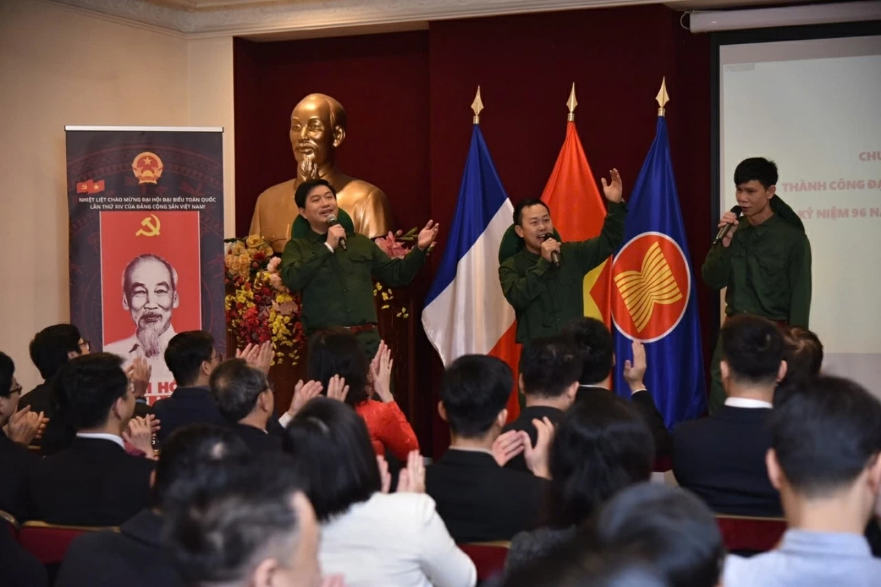 Lễ kỷ niệm 96 năm Ngày thành lập Đảng Cộng sản Việt Nam Lễ kỷ niệm 96 năm Ngày thành lập Đảng Cộng sản Việt Nam
