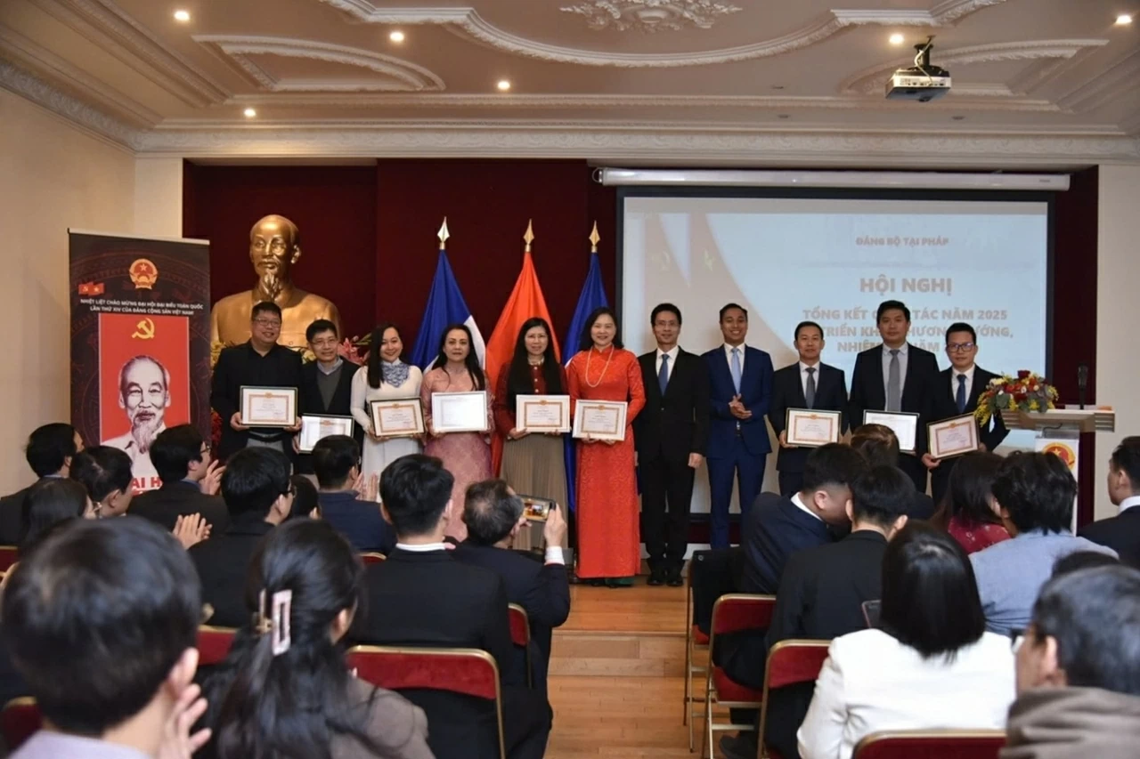 Lễ kỷ niệm 96 năm ngày thành lập Đảng Cộng sản Việt Nam tại Pháp Lễ kỷ niệm 96 năm ngày thành lập Đảng Cộng sản Việt Nam tại Pháp