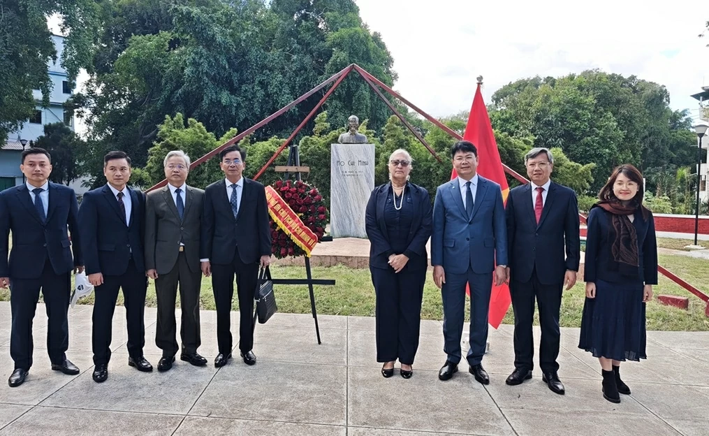 Trang trọng lễ kỷ niệm 96 năm Ngày thành lập Đảng và chào mừng thành công Đại hội XIV tại Cuba