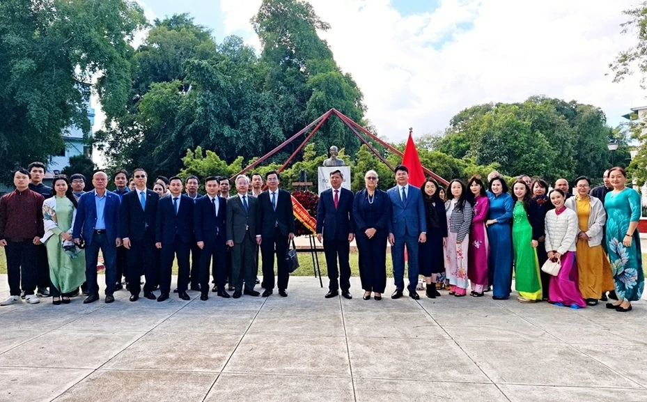 Trang trọng lễ kỷ niệm 96 năm Ngày thành lập Đảng và chào mừng thành công Đại hội XIV tại Cuba