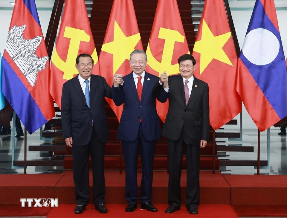 Tổng Bí thư Tô Lâm đã có cuộc gặp cấp cao với Chủ tịch Đảng Nhân dân Campuchia, Chủ tịch Thượng viện Vương quốc Campuchia Hun Sen và Tổng Bí thư, Chủ tịch nước Lào Thongloun Sisoulith