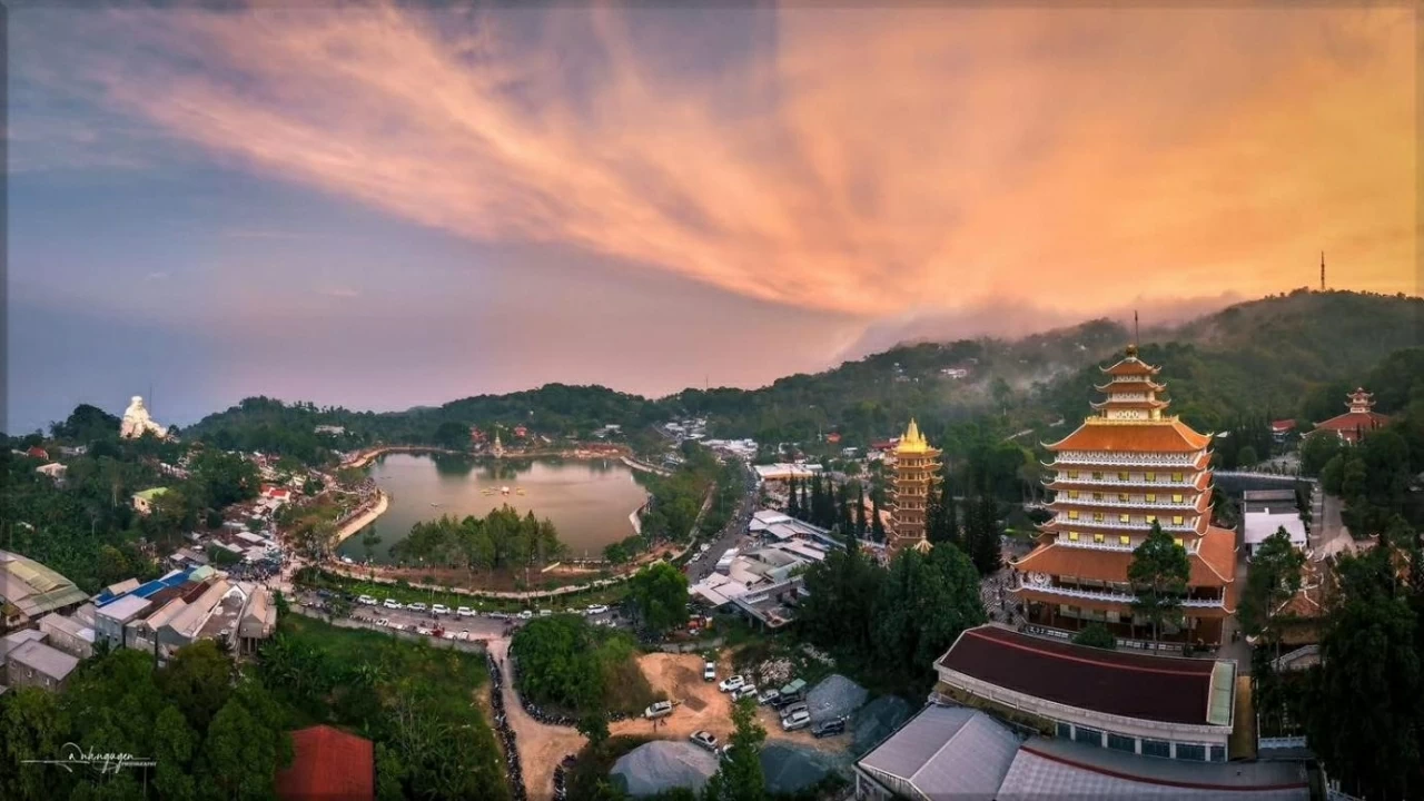 Bình minh rạng rỡ trên sườn Núi Cấm – khởi đầu một mùa xuân trọn vẹn Bình minh rạng rỡ trên sườn Núi Cấm – khởi đầu một mùa xuân trọn vẹn